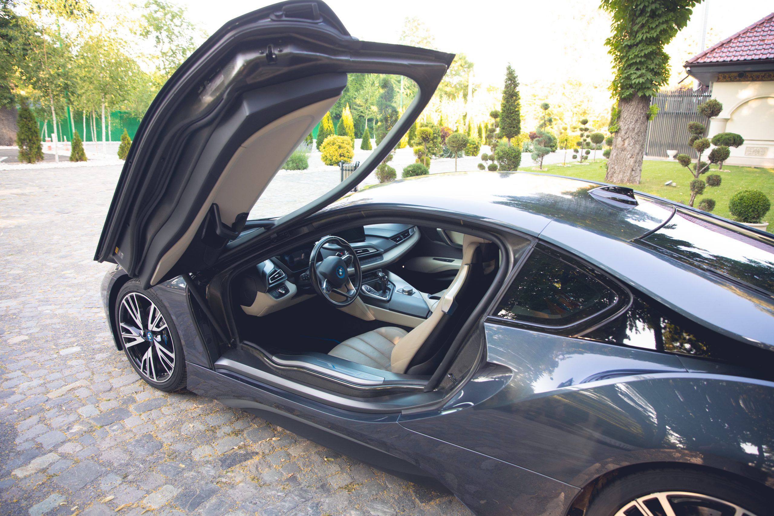 BMW I8 pentru nunți, petreceri, VIP, filmări, vloguri,