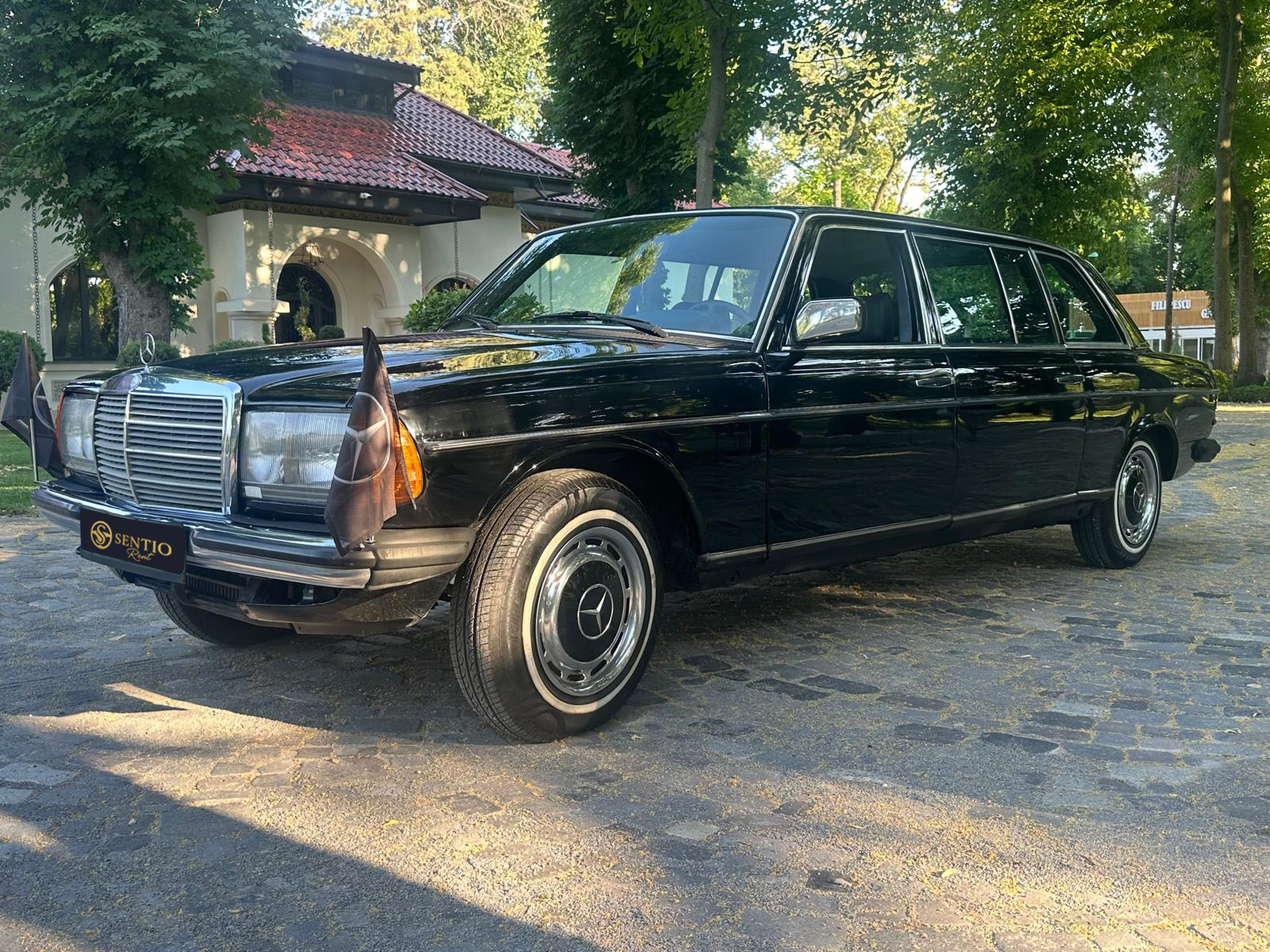 Mercedes-Benz Pullman închiriere pentru nunți, business, VIP sau filmări – limuzină de colecție cu rafinament clasic