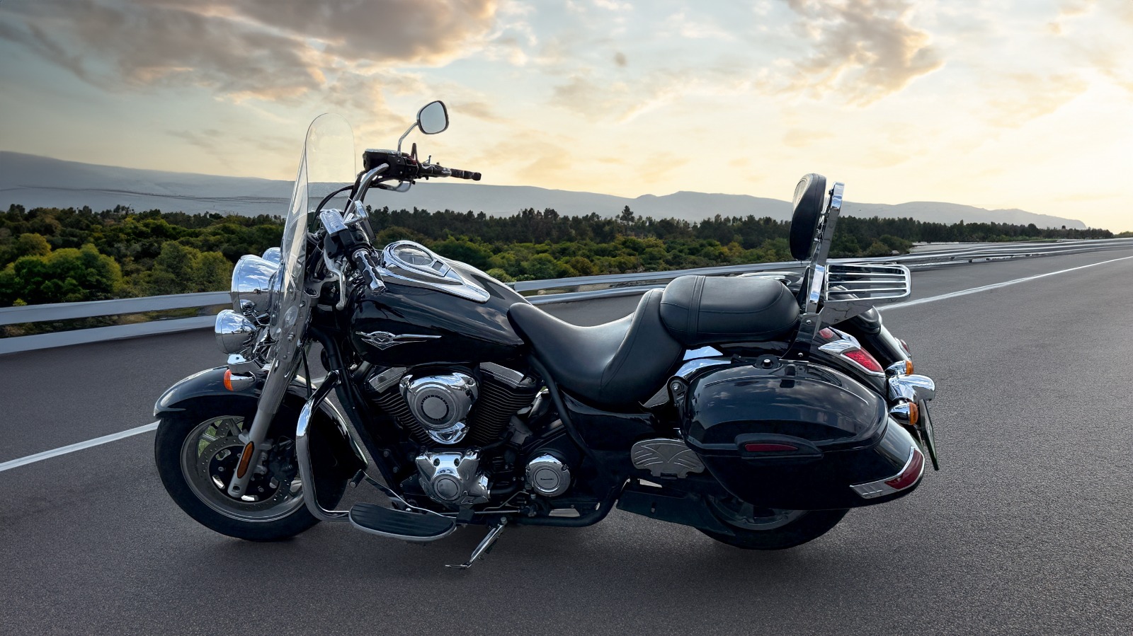 Kawasaki Vulcan Classic – motocicletă robustă cu design retro-chic, pregătită pentru închiriere în București